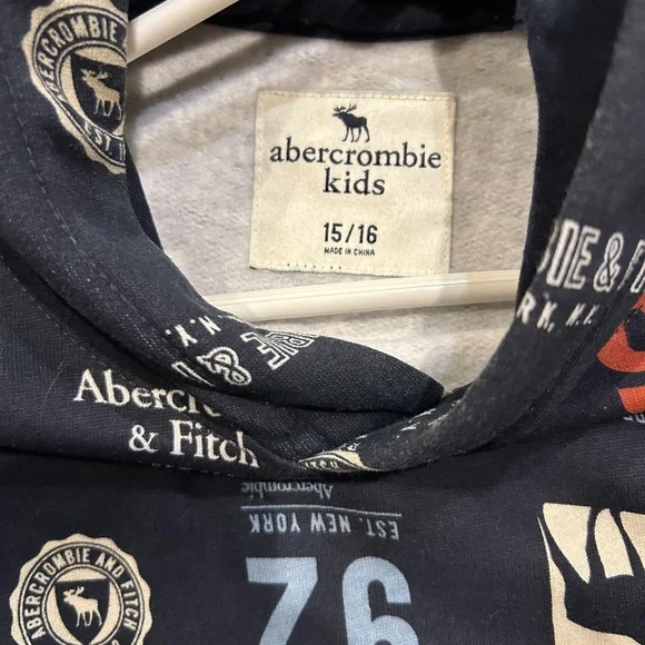 Boys’ 15/16 Abercrombie and Fitch Hooded Sweatshirt - Picture 2 of 2